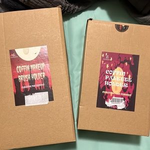 NIB Coffin shaped makeup brush holder & palette holder